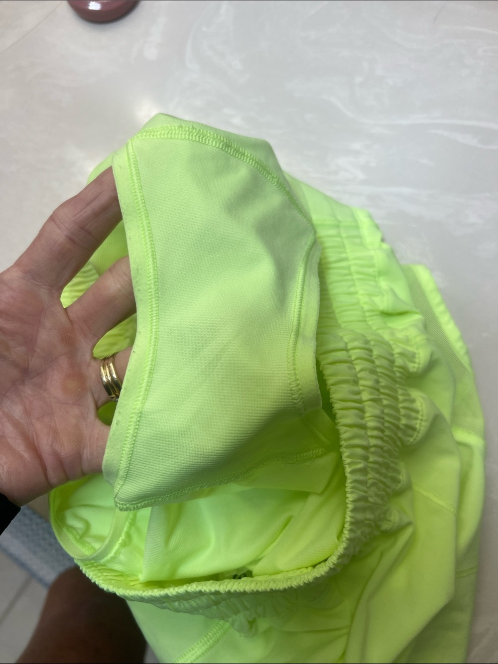 Lululemon Hotty Hot High-Rise Short 4” Highlight Yellow, Size 6, W7AW7T, EUC - Picture 9 of 11